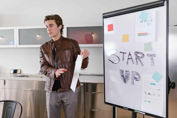How to Craft a Compelling Investor Pitch for Your Startup?
