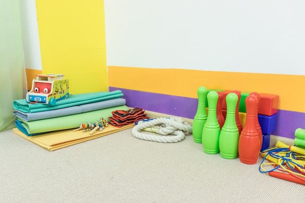 How can real estate developers leverage community solar programs to enhance sustainability?